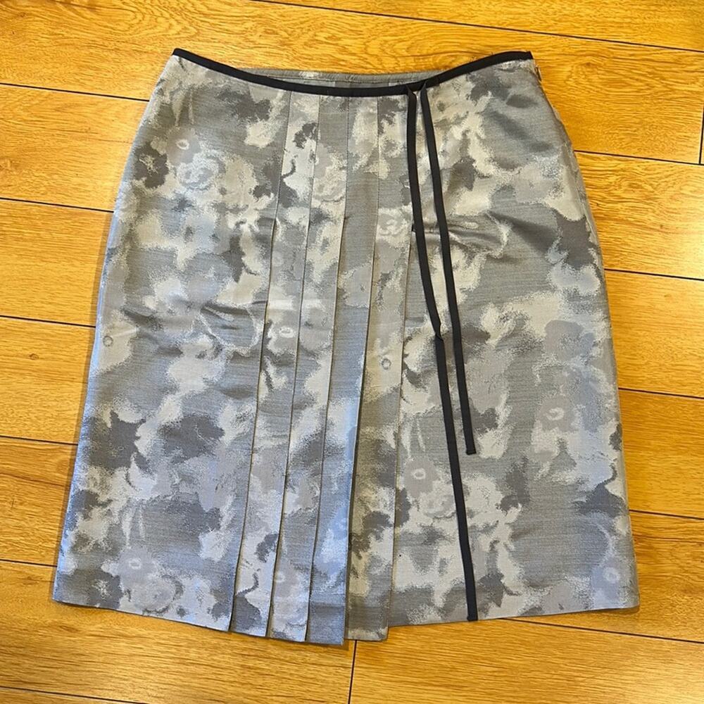 Ann Taylor grey metallic floral skirt with‎ pleats and side zipper NWT